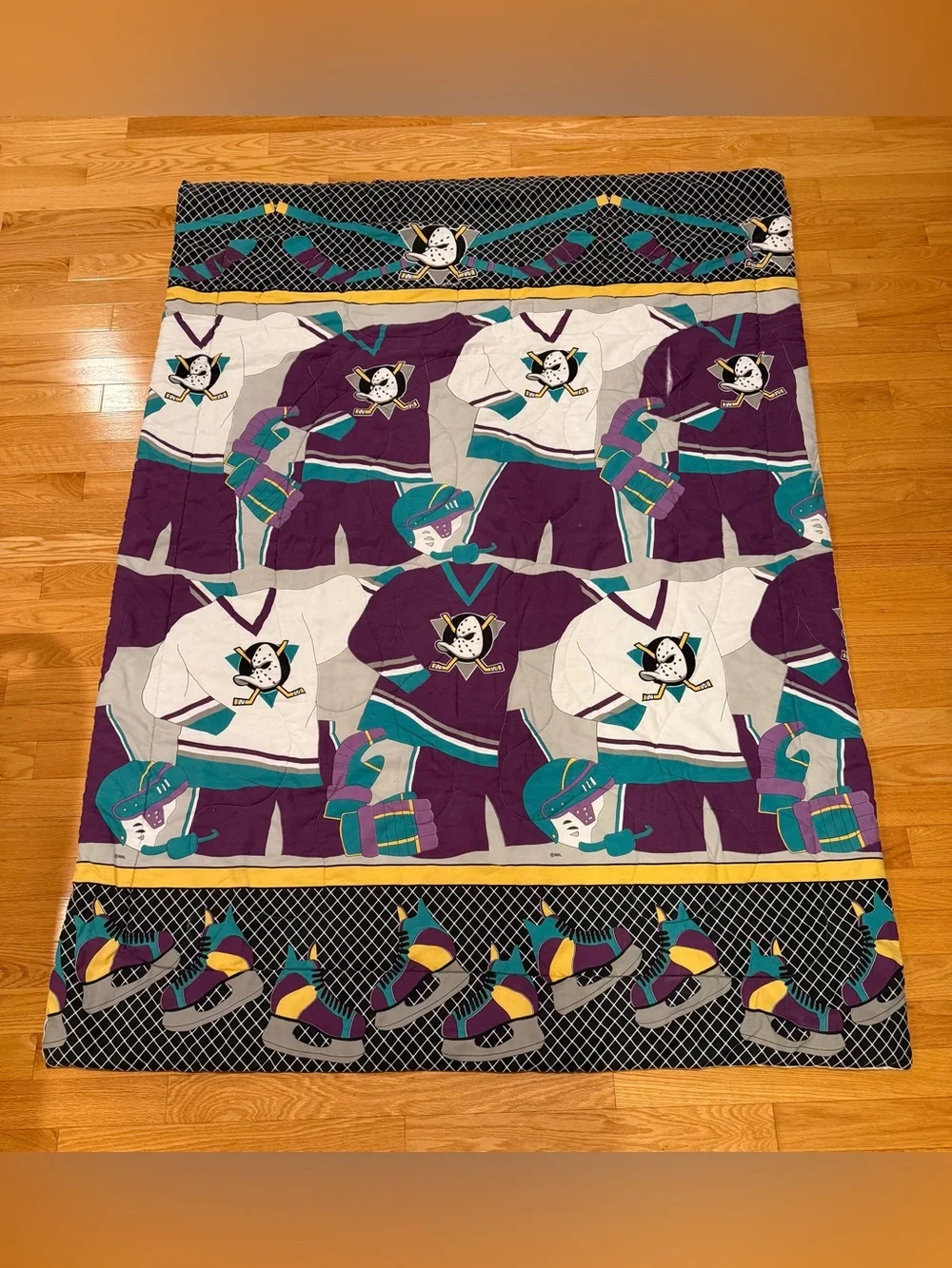vintage 1990s Anaheim Mighty Ducks NHL Twin comforter